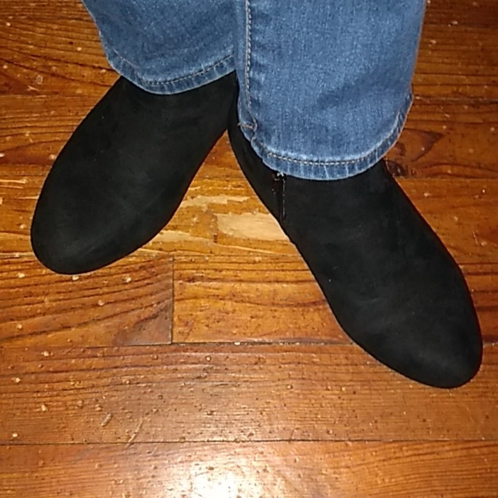 Black Sueded Ankle Boots 6W - Picture 2 of 6